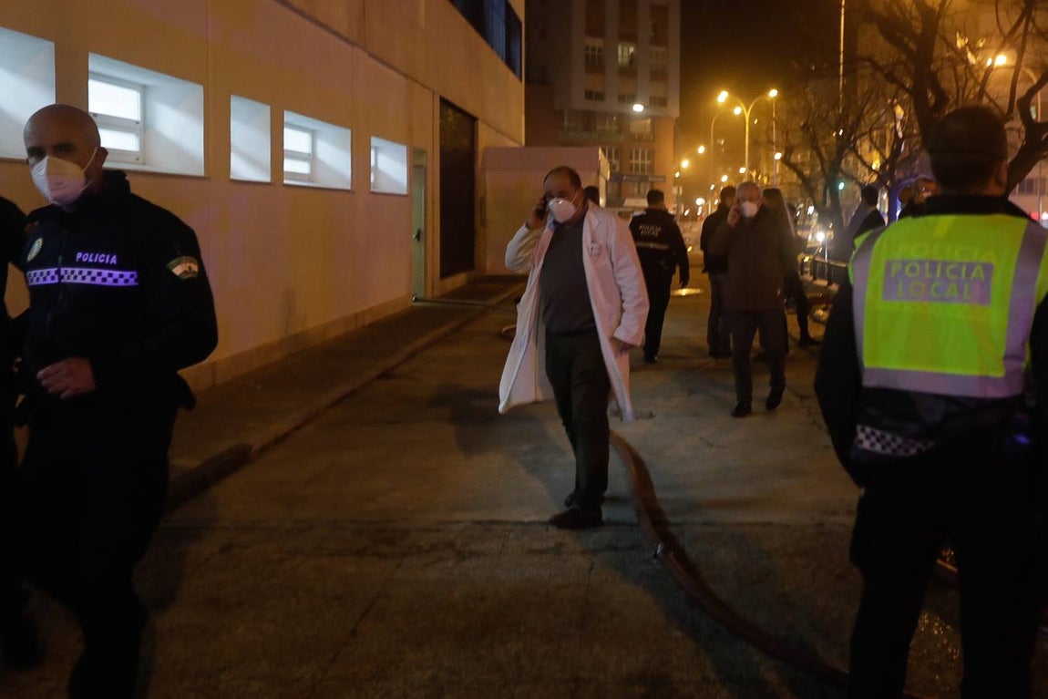 FOTOS: Así ha sido el incendio en el hospital Puerta del Mar de Cádiz