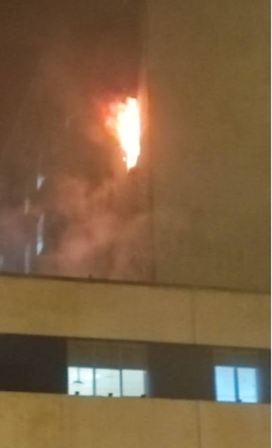 FOTOS: Alarma en Cádiz por un incendio en el hospital Puerta del Mar