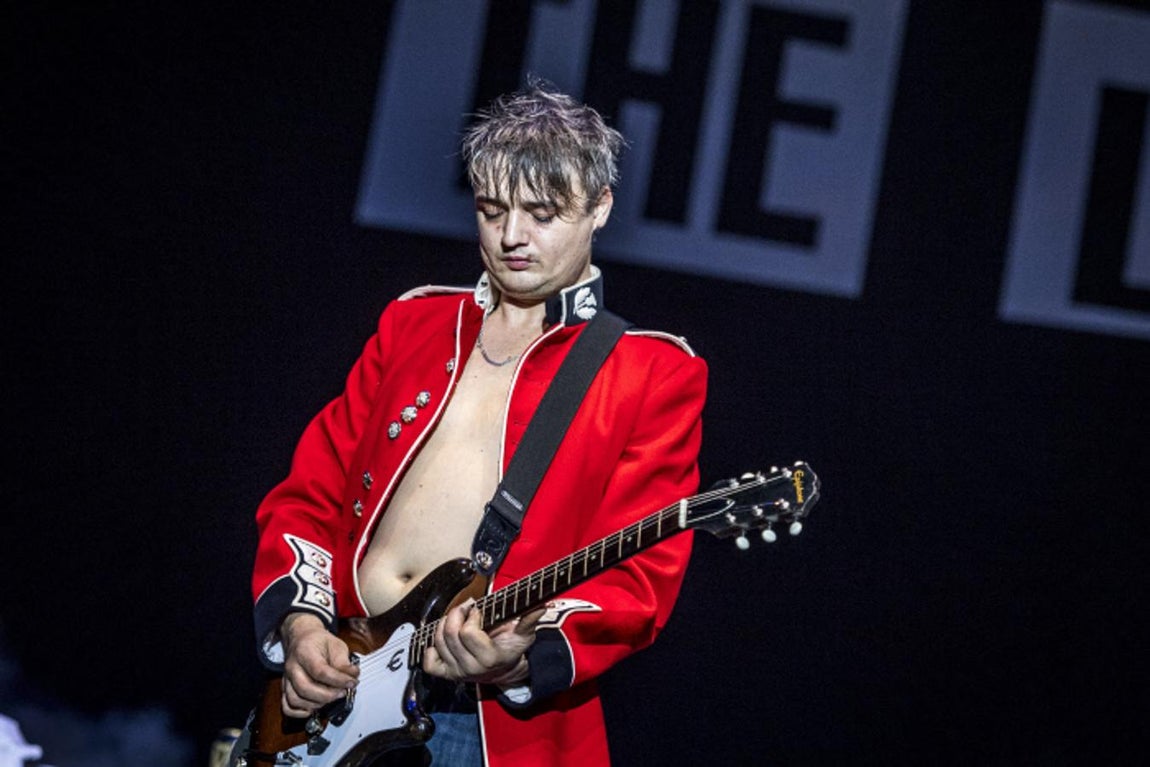 El británico Pete Doherty fue arrestado en 2009 por conducir ebrio después de ofrecer un concierto en Inglaterra. 