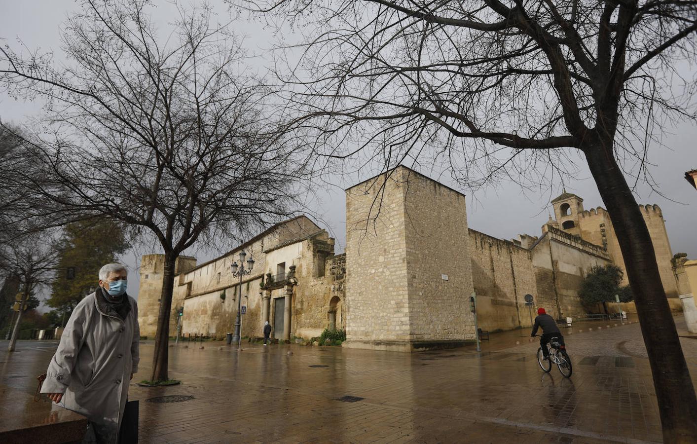 Luces y sombras de torres, puertas y patrimonio de Córdoba, en imágenes