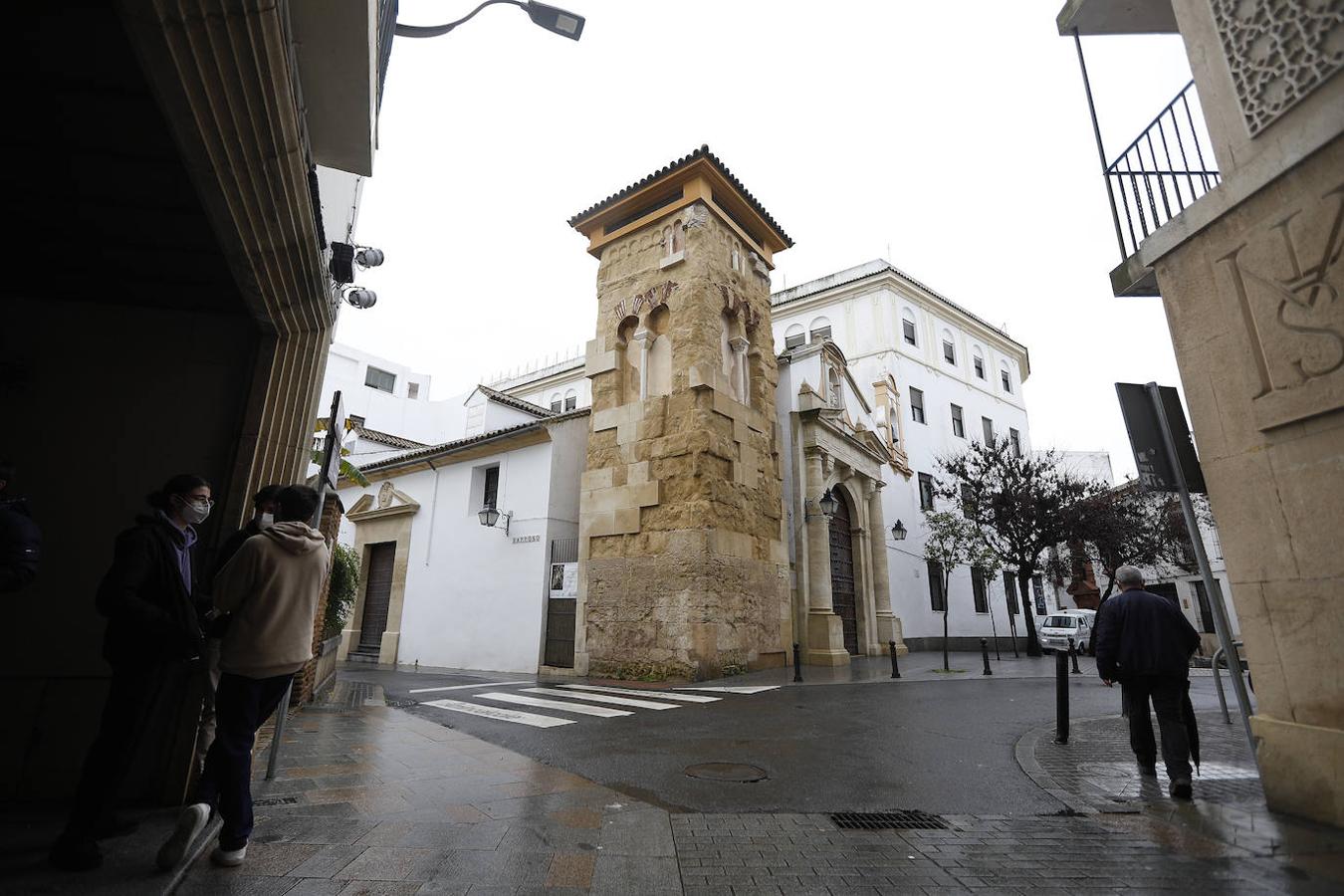 Luces y sombras de torres, puertas y patrimonio de Córdoba, en imágenes