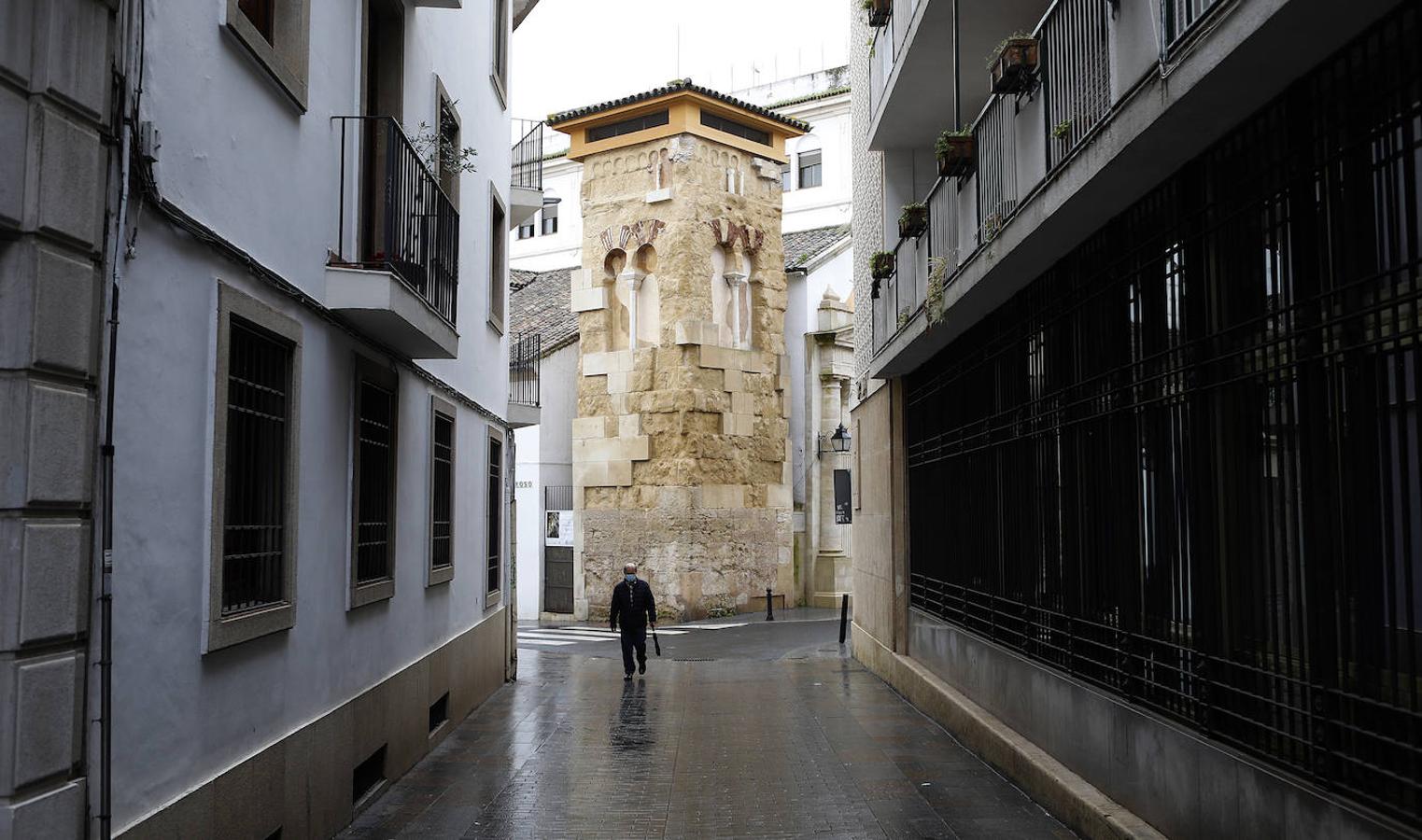 Luces y sombras de torres, puertas y patrimonio de Córdoba, en imágenes