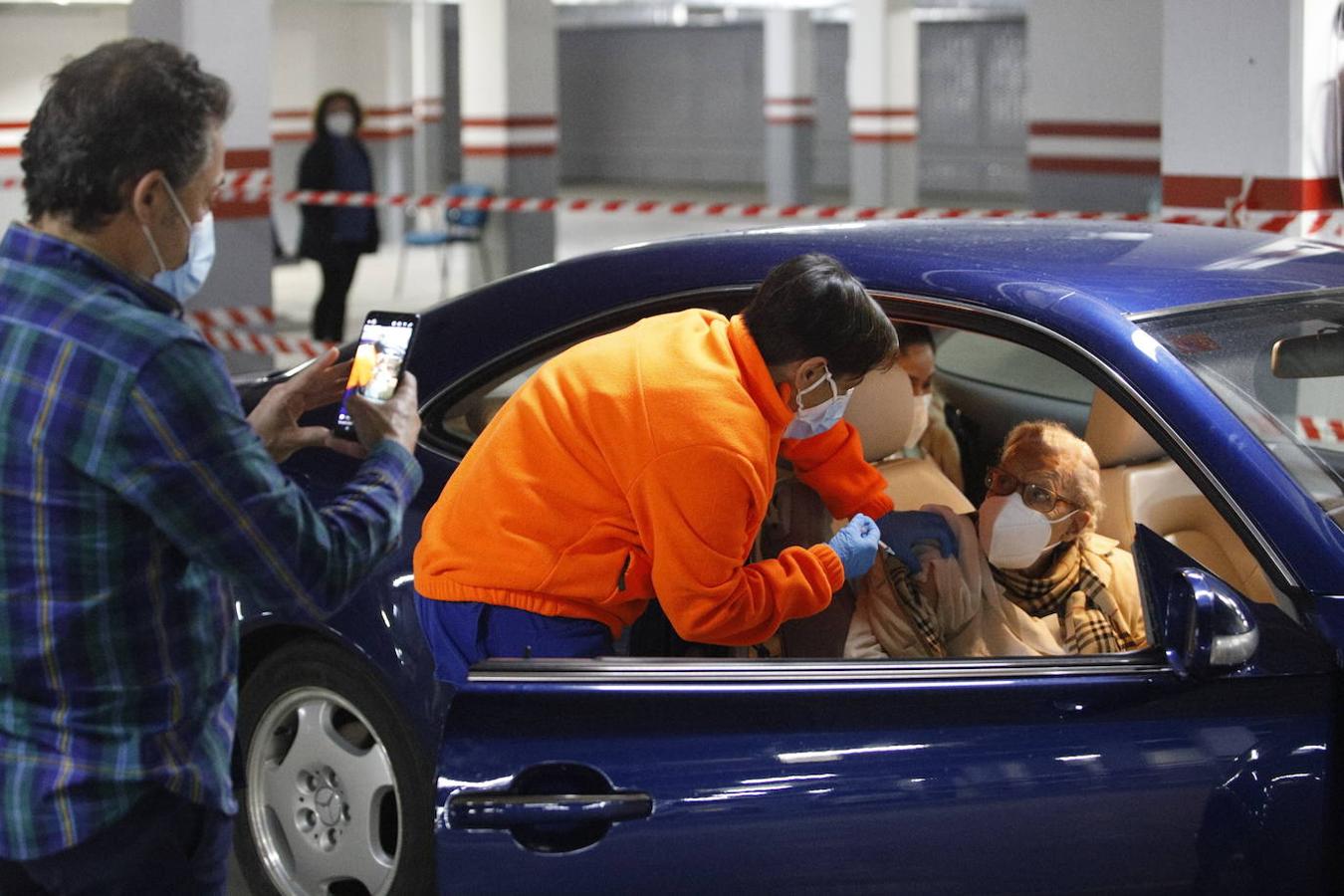 La vacunación del Covid a mayores de 80 años en Córdoba, en imágenes