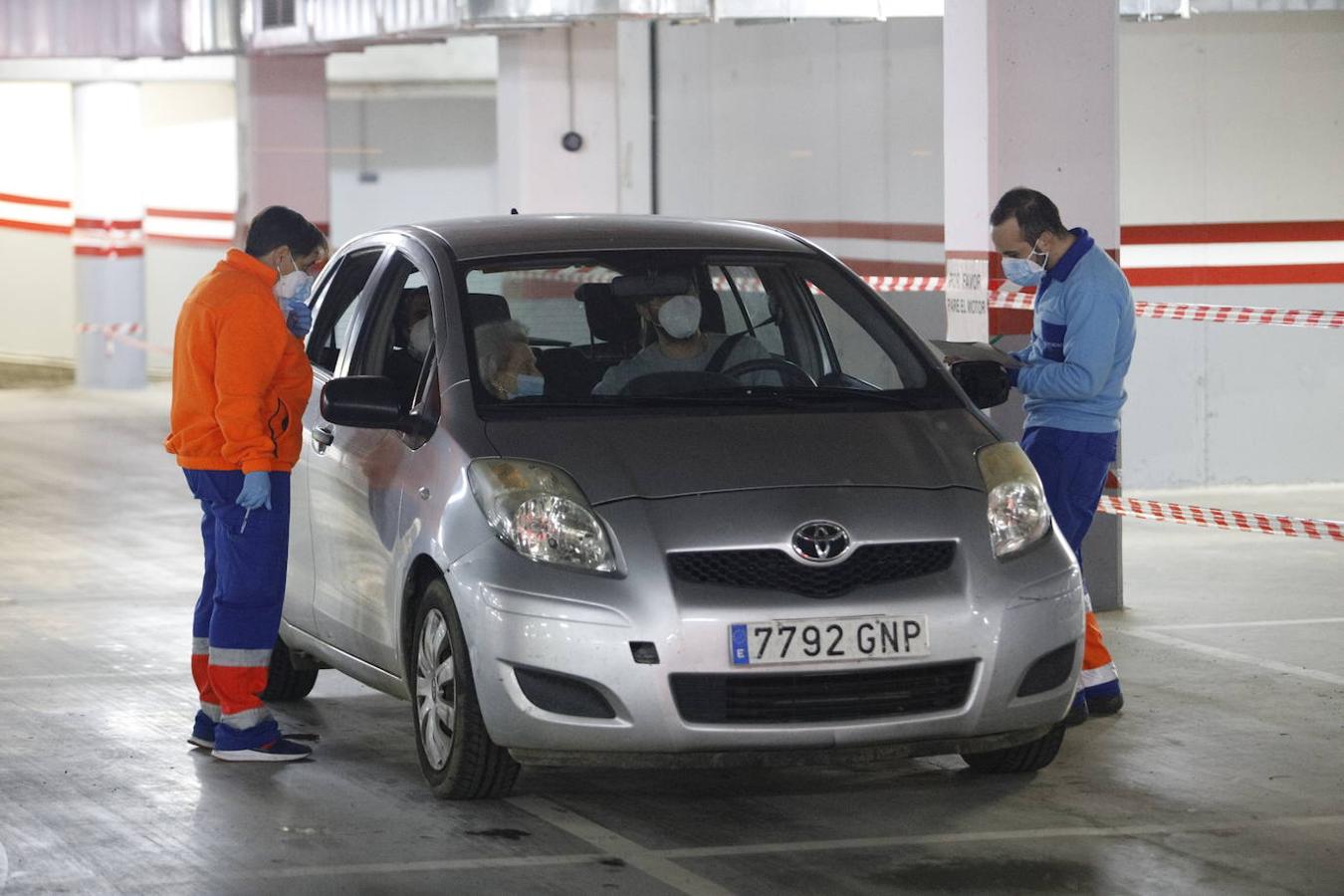 La vacunación del Covid a mayores de 80 años en Córdoba, en imágenes