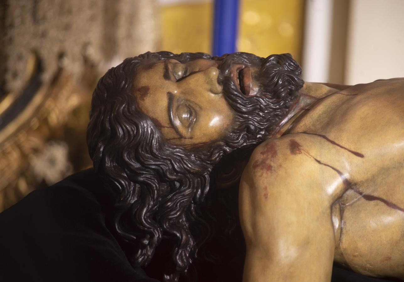 El besamanos del Cristo de la Misericordia del Baratillo