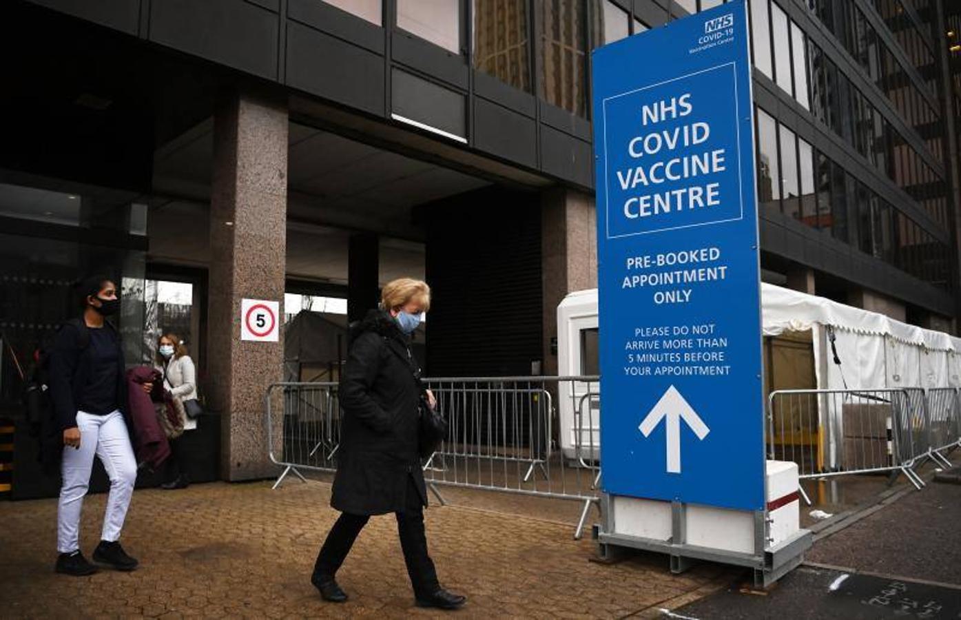 Centro de vacunación del NHS en Wembley (Londres). 