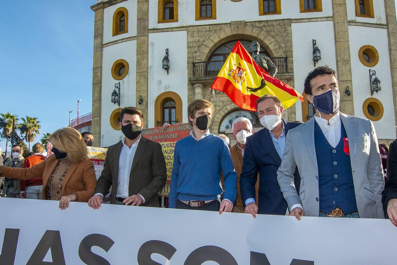 Protesta en Espartinas en defensa de la tauromaquia, en imágenes