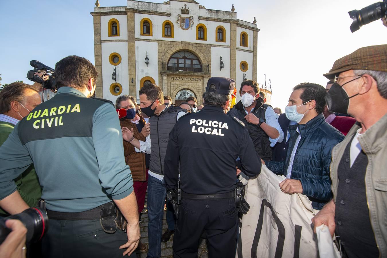 Protesta en Espartinas en defensa de la tauromaquia, en imágenes