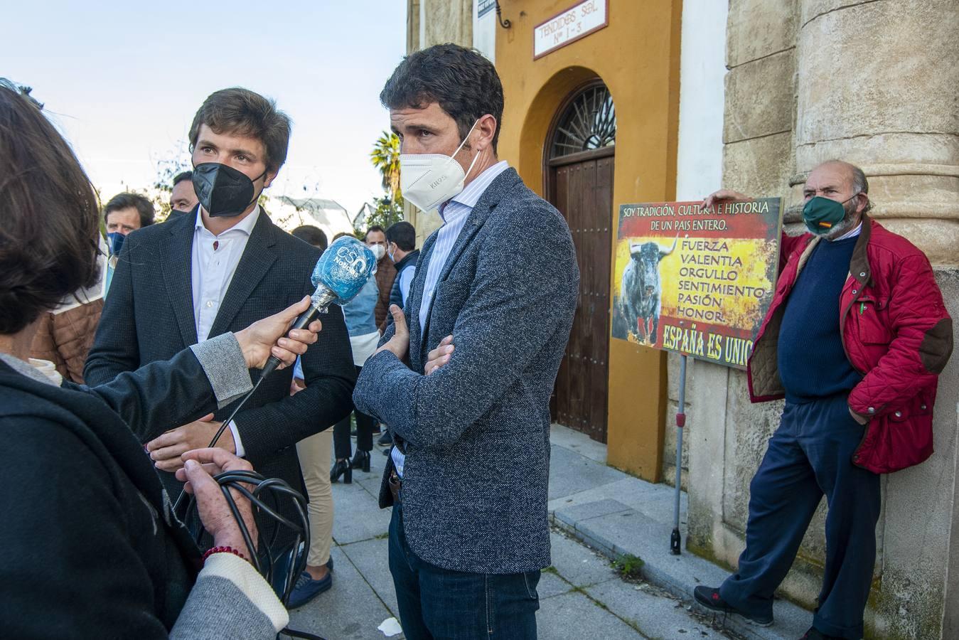 Protesta en Espartinas en defensa de la tauromaquia, en imágenes