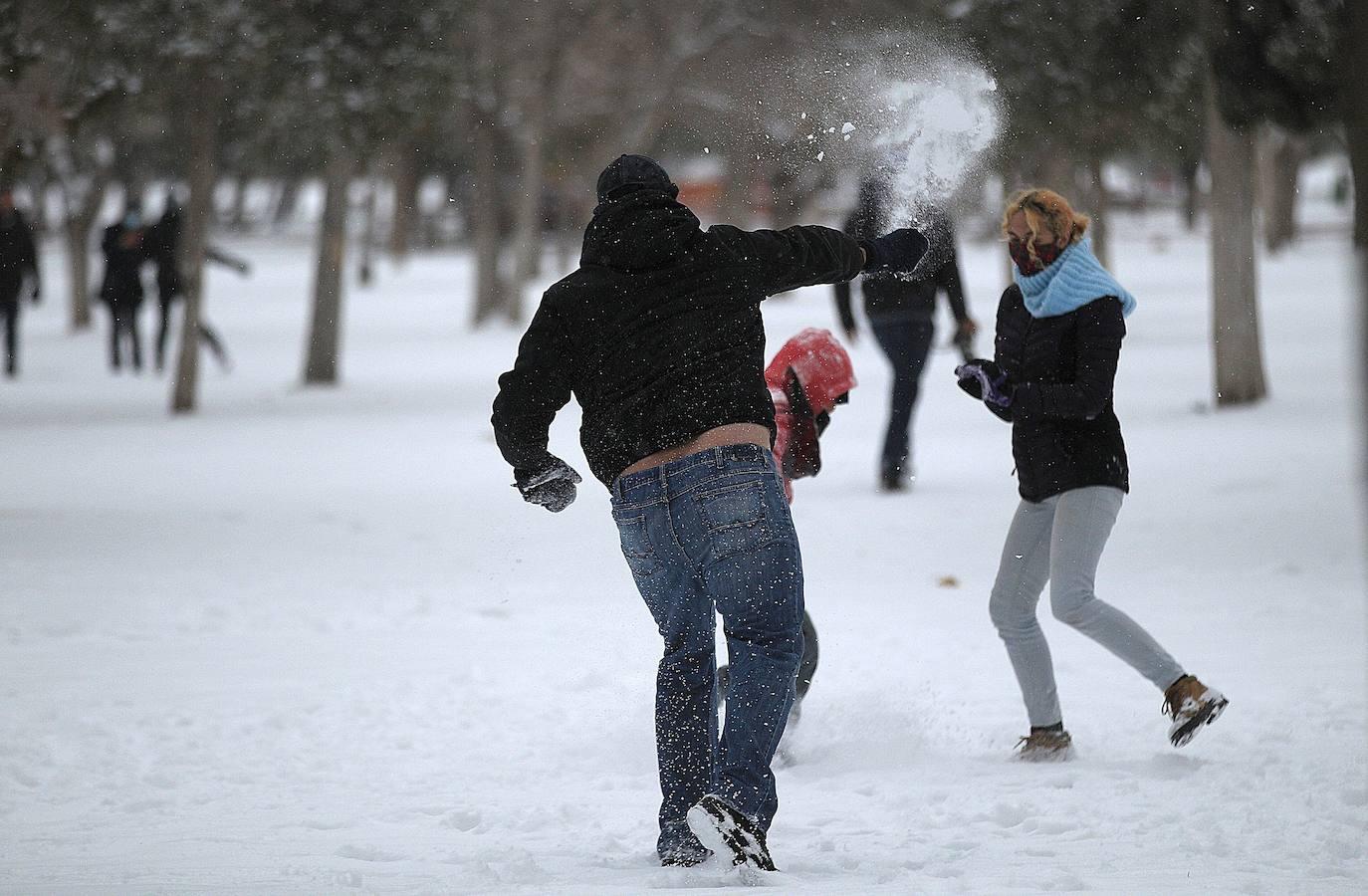 Ciudad Juárez registró hasta 10 centrímetros de nieve tras una intensa nevada esta semana. 