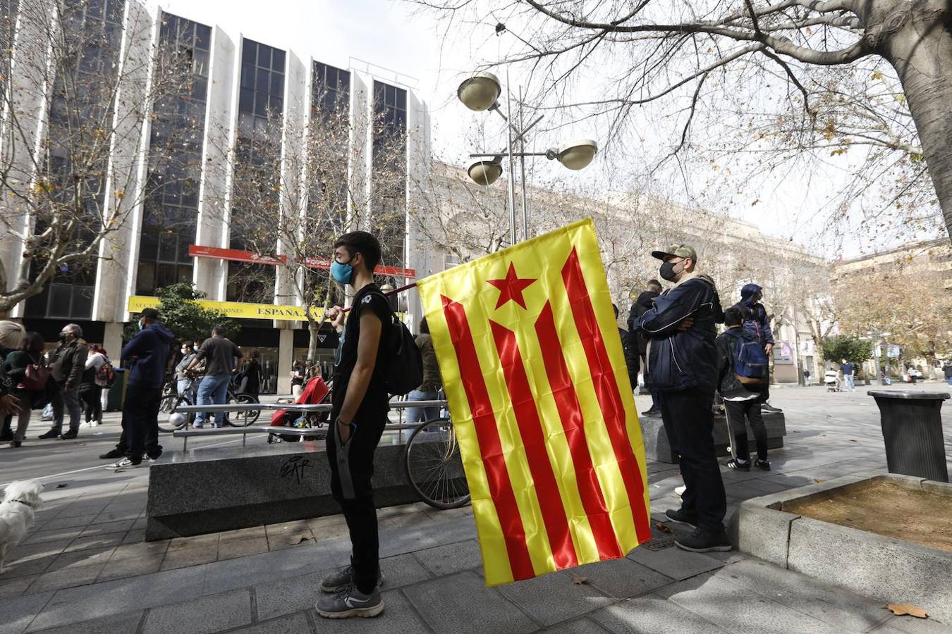 La concentración por la libertad del rapero Pablo Hasel en el Bulevar, en imágenes