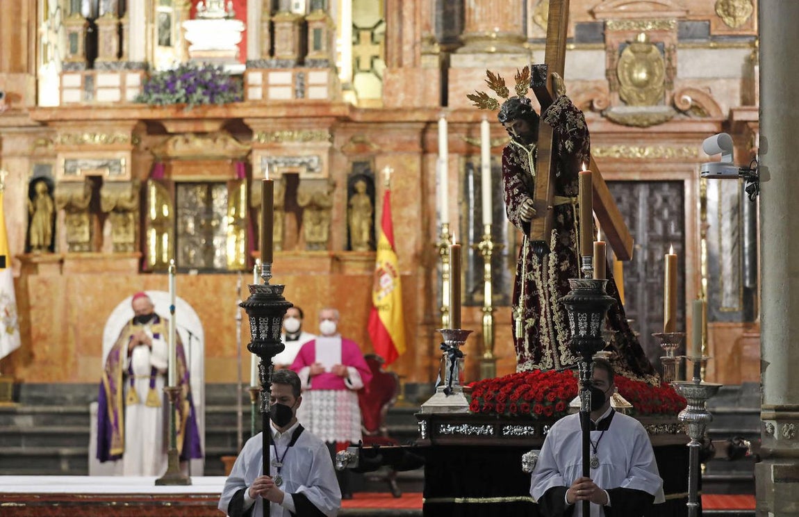 El Vía Crucis de las cofradías de Córdoba, en imágenes