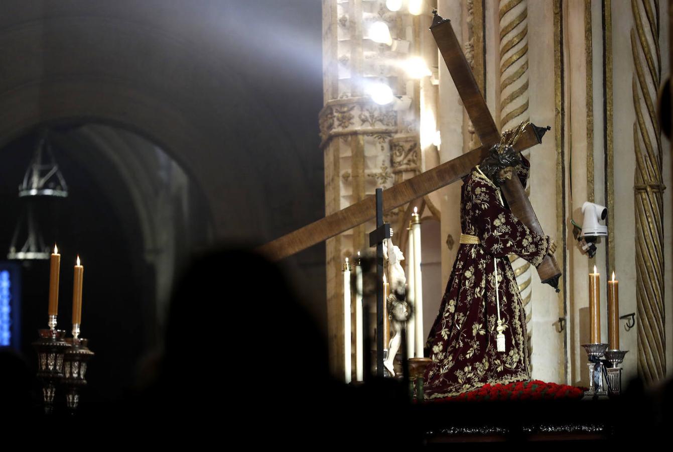 El Vía Crucis de las cofradías de Córdoba, en imágenes