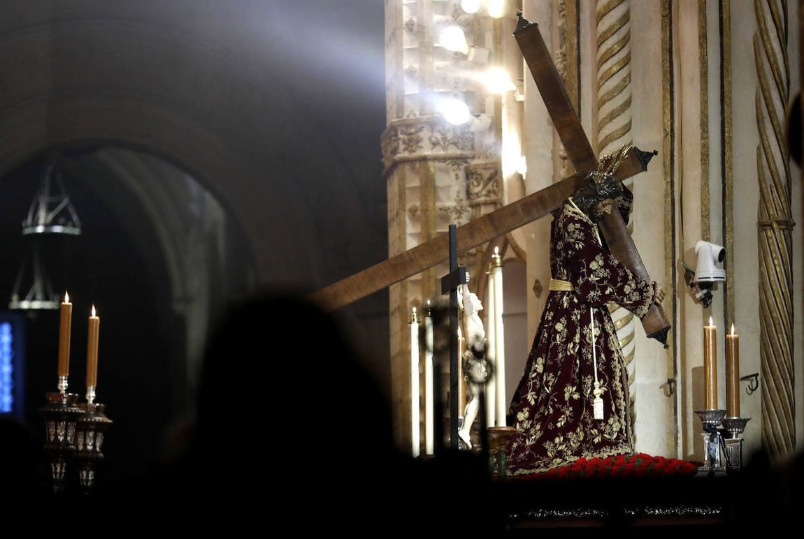 El Vía Crucis de las cofradías de Córdoba, en imágenes