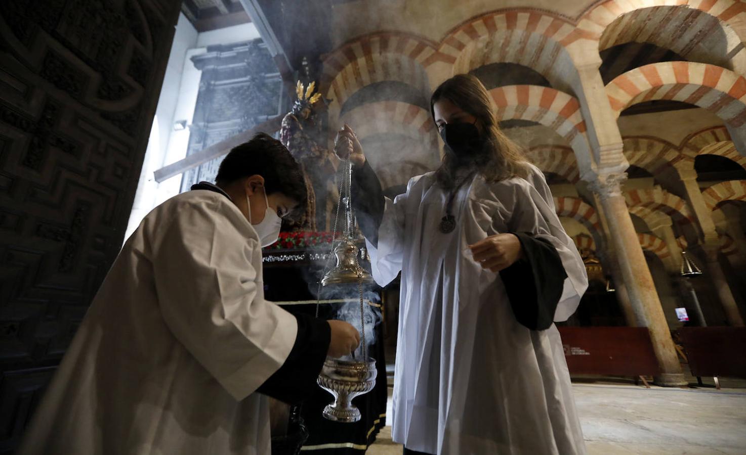 El Vía Crucis de las cofradías de Córdoba, en imágenes