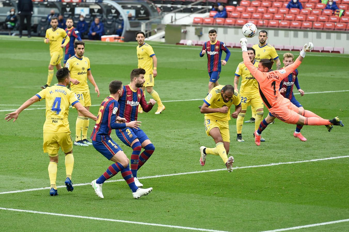 FOTOS: Las imágenes del empate del Cádiz en Barcelona