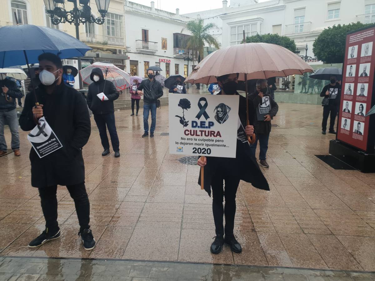 FOTOS: Manifestación en San Fernando ante la falta de ayudas directas a los empresarios locales