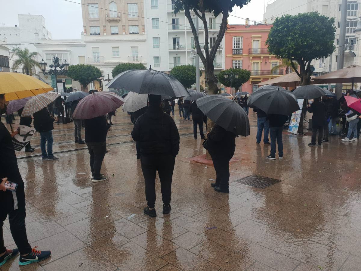 FOTOS: Manifestación en San Fernando ante la falta de ayudas directas a los empresarios locales