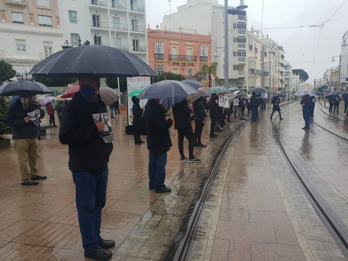 FOTOS: Manifestación en San Fernando ante la falta de ayudas directas a los empresarios locales