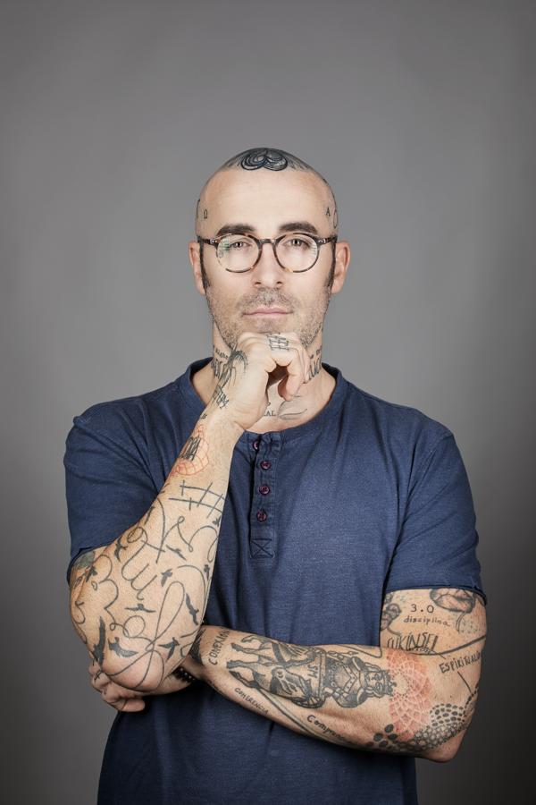 Sergi Rufi, para poner la mente a prueba. Sergi Rufi defiende y practica una <a href="https://www.abc.es/bienestar/psicologia-sexo/psicologia/abci-sergi-rufi-mente-como-cuchillo-tiene-varios-usos-algunos-utiles-y-otros-daninos-202006180323_noticia.html">«psicología real»</a>, una que nos ayude a tener una vida «más equilibrada y auténtica». Muy activo en redes sociales, el profesional publicó «Una psicología real», una guía en la que, a través de sus conocimientos y experiencias, explica cómo él mismo fue capaz de convertir sufrimiento en bienestar, y cómo todo el mundo puede “alcanzar el bienestar sin quedarse en la superficie”. También ha publicado «El arte de ser auténtico» y «Despierta: manual de la espiritualidad rebelde».