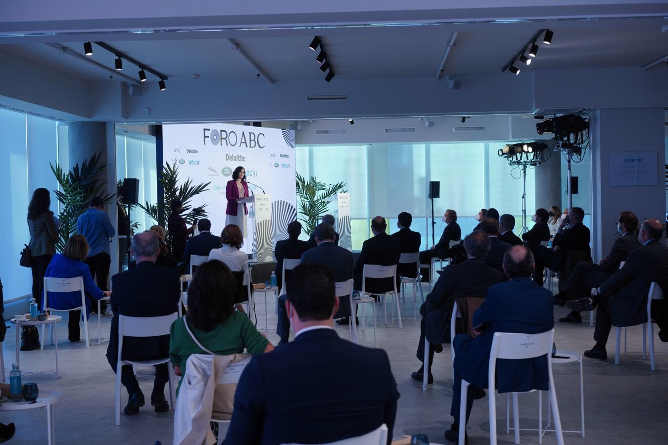 Las medidas de seguridad, como el uso de mascarilla y el mantenimiento de la distancia, han estado presentes en el foro. 