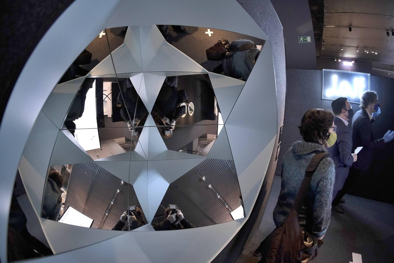 Las imágenes de la muestra &#039;Espejos, dentro y fuera de la realidad&#039; en el CaixaForum Sevilla