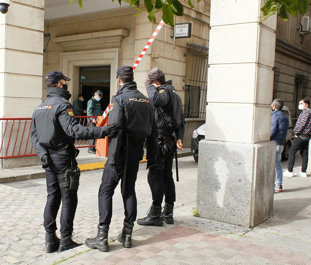 Fotogalería: La policía «blinda» los juzgados de Sevilla por el caso de la reyerta en San Jerónimo