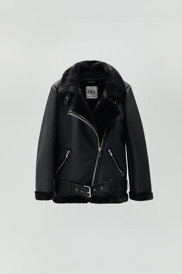 Cazadora Biker doble faz con cuello solapa y cremalleras de Zara (precio: 49,99€ / antes 79,95€)