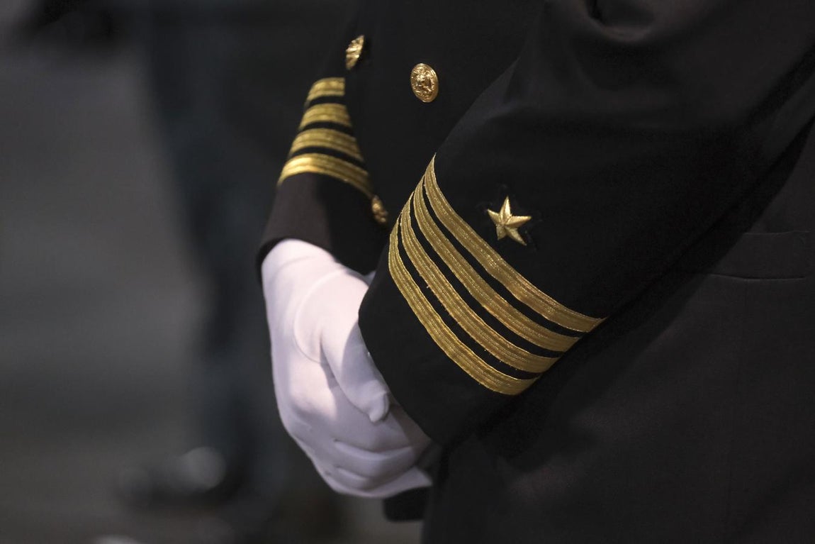 En imágenes: La toma de posesión del nuevo Almirante de la Flota a bordo del Juan Carlos I