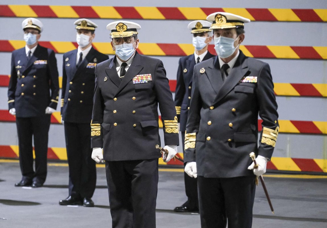 En imágenes: La toma de posesión del nuevo Almirante de la Flota a bordo del Juan Carlos I
