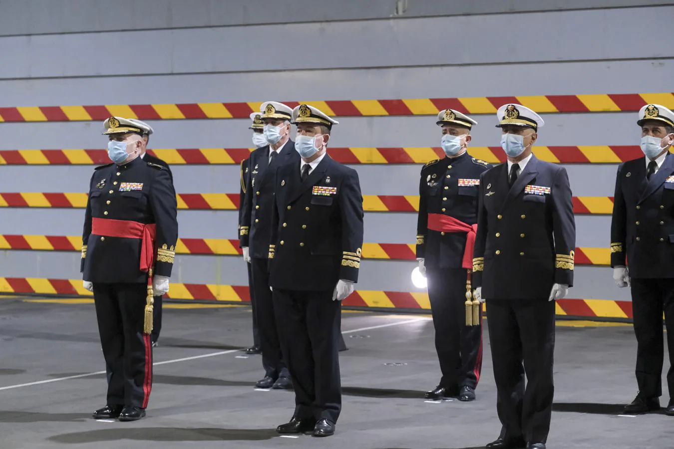 En imágenes: La toma de posesión del nuevo Almirante de la Flota a bordo del Juan Carlos I