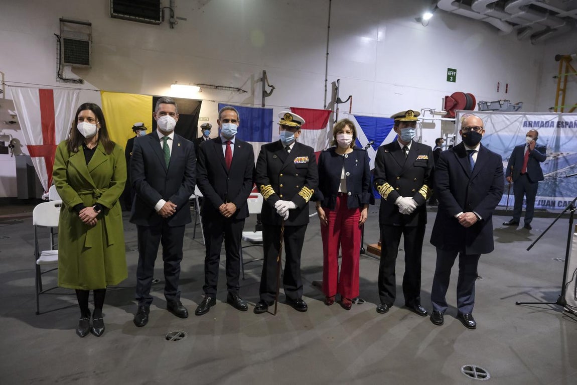 En imágenes: La toma de posesión del nuevo Almirante de la Flota a bordo del Juan Carlos I