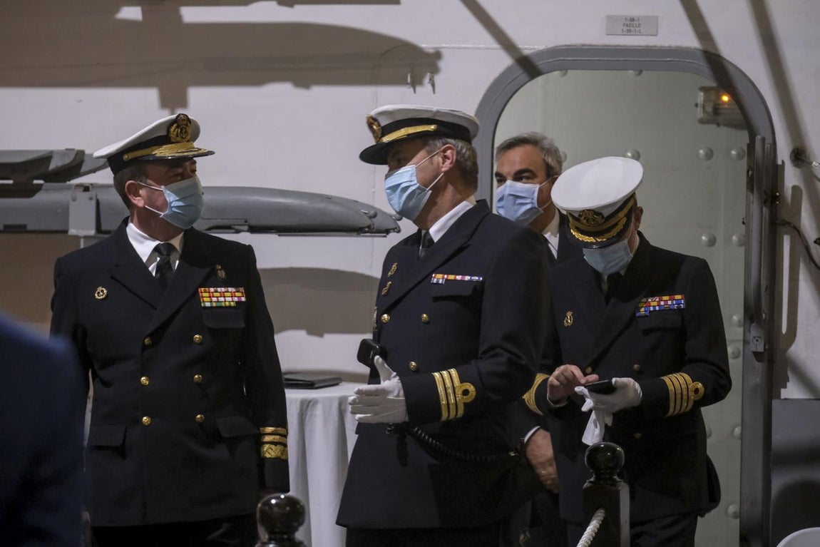 En imágenes: La toma de posesión del nuevo Almirante de la Flota a bordo del Juan Carlos I