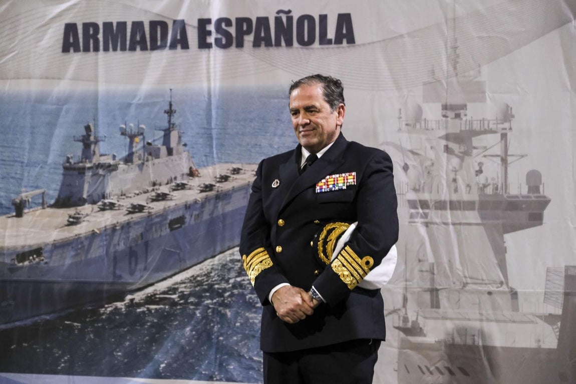 En imágenes: La toma de posesión del nuevo Almirante de la Flota a bordo del Juan Carlos I