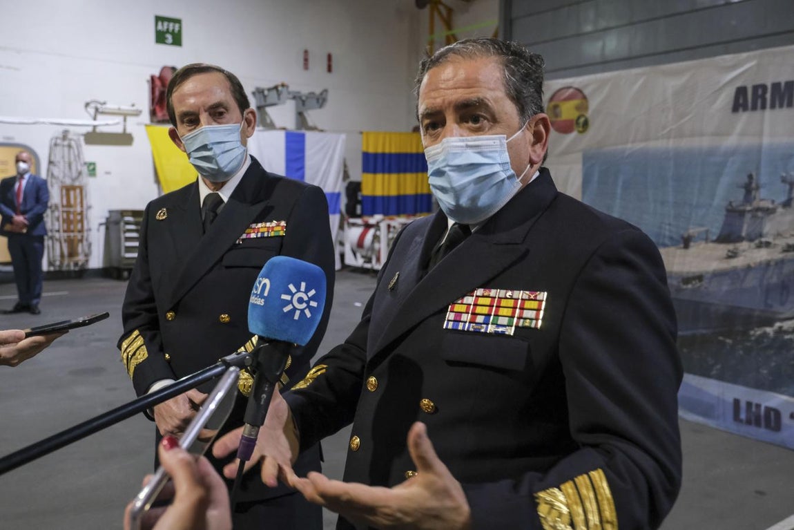 En imágenes: La toma de posesión del nuevo Almirante de la Flota a bordo del Juan Carlos I