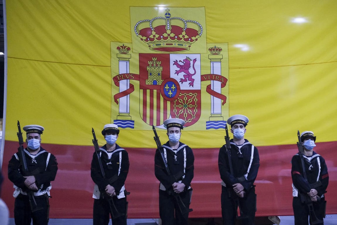 En imágenes: La toma de posesión del nuevo Almirante de la Flota a bordo del Juan Carlos I