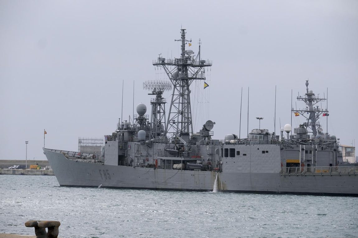 En imágenes: La toma de posesión del nuevo Almirante de la Flota a bordo del Juan Carlos I