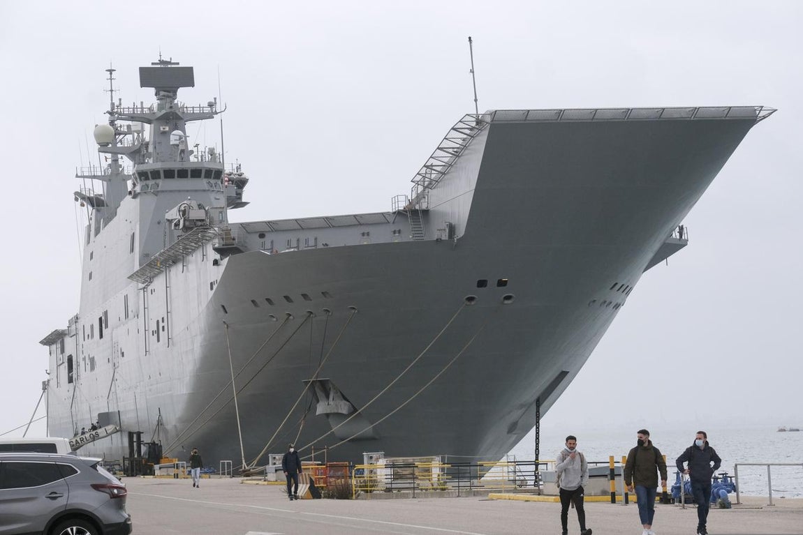 En imágenes: La toma de posesión del nuevo Almirante de la Flota a bordo del Juan Carlos I