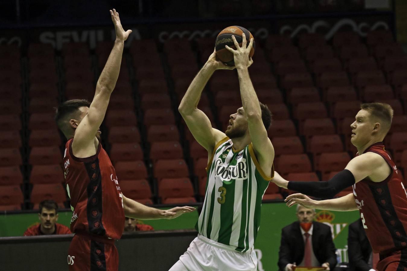 Las mejores imágenes del partido entre el Coosur Betis y el Casademont Zaragoza