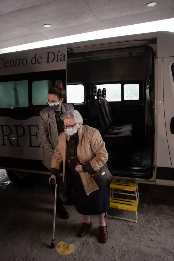 En imágenes, los mayores vuelven al teatro en Sevilla con la última obra de Los Compadres