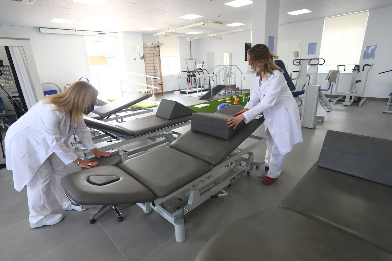 La inauguración del Instituto de Neurociencias de Cruz Roja en Córdoba, en imágenes