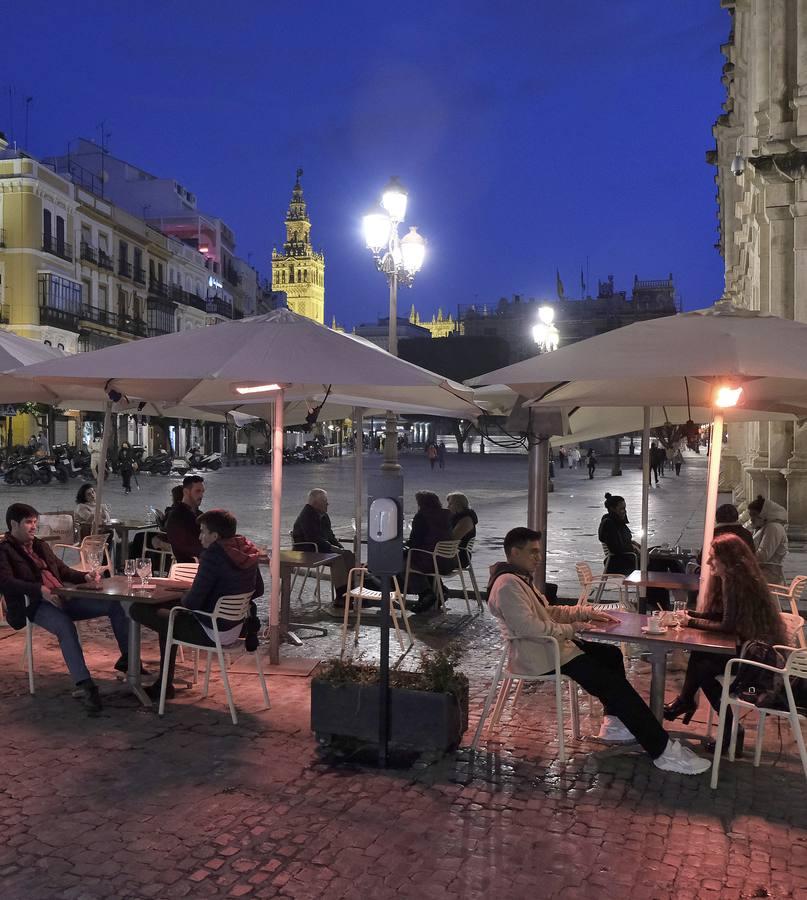 Fotogalería: bares y comercios de Sevilla disfrutan de los nuevos horarios