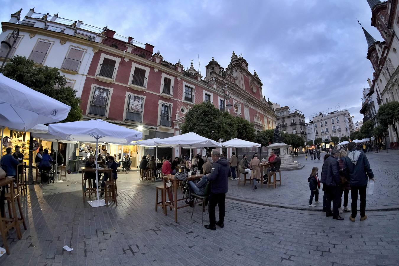 Fotogalería: bares y comercios de Sevilla disfrutan de los nuevos horarios