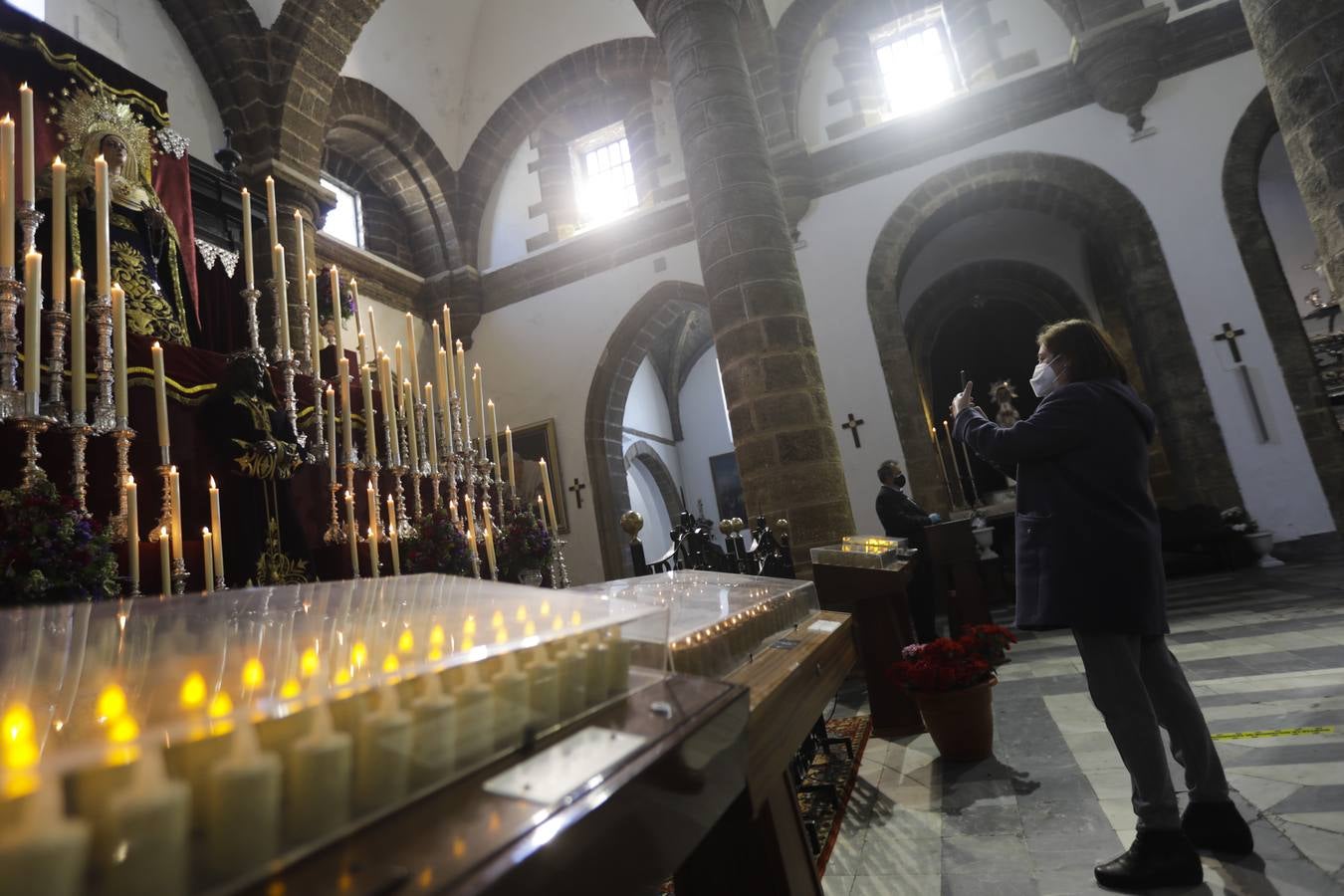 FOTOS: Veneración ante la imagen de Jesús de Medinaceli en Cádiz