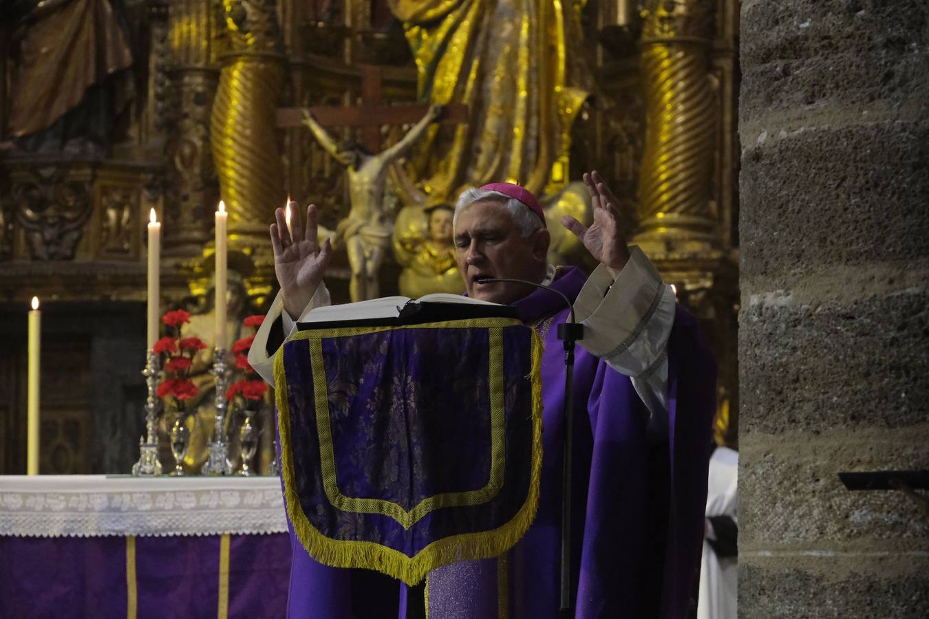 FOTOS: Veneración ante la imagen de Jesús de Medinaceli en Cádiz