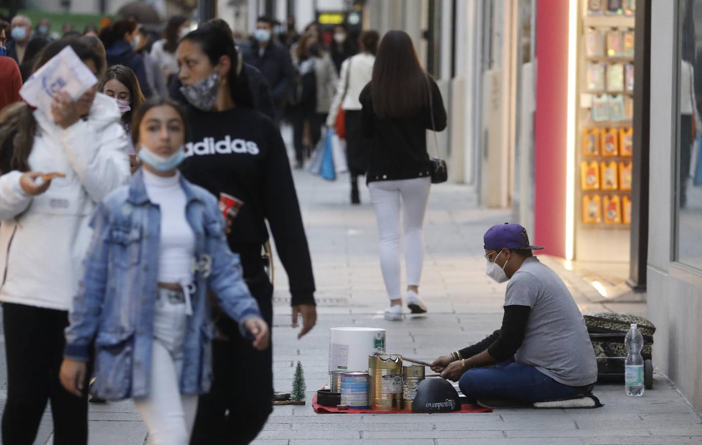 El primer sábado con comercios y bares abiertos hasta la 21:30 en Córdoba, en imágenes