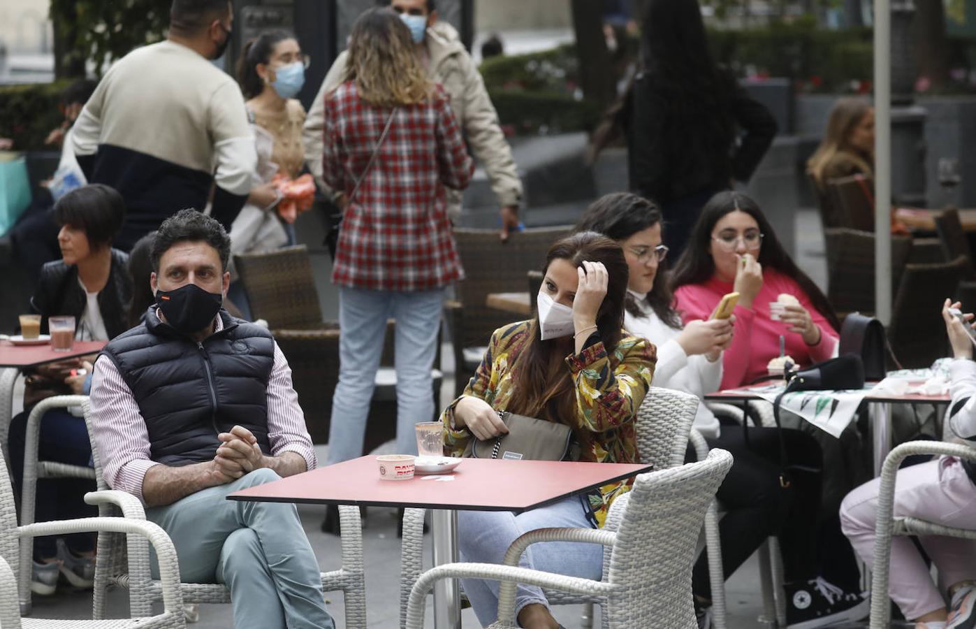 El primer sábado con comercios y bares abiertos hasta la 21:30 en Córdoba, en imágenes