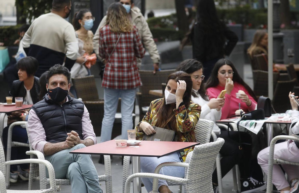 El primer sábado con comercios y bares abiertos hasta la 21:30 en Córdoba, en imágenes