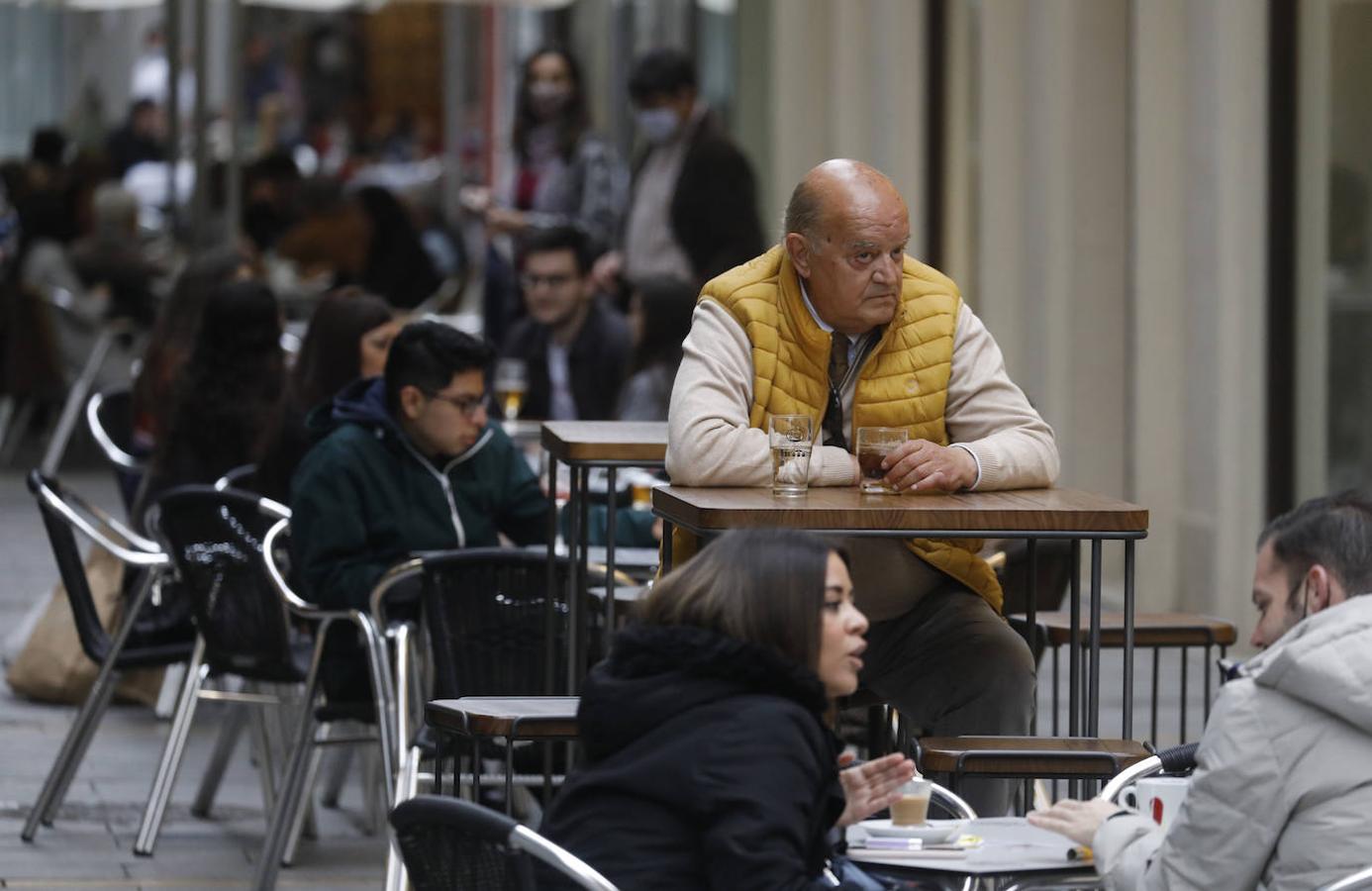 El primer sábado con comercios y bares abiertos hasta la 21:30 en Córdoba, en imágenes