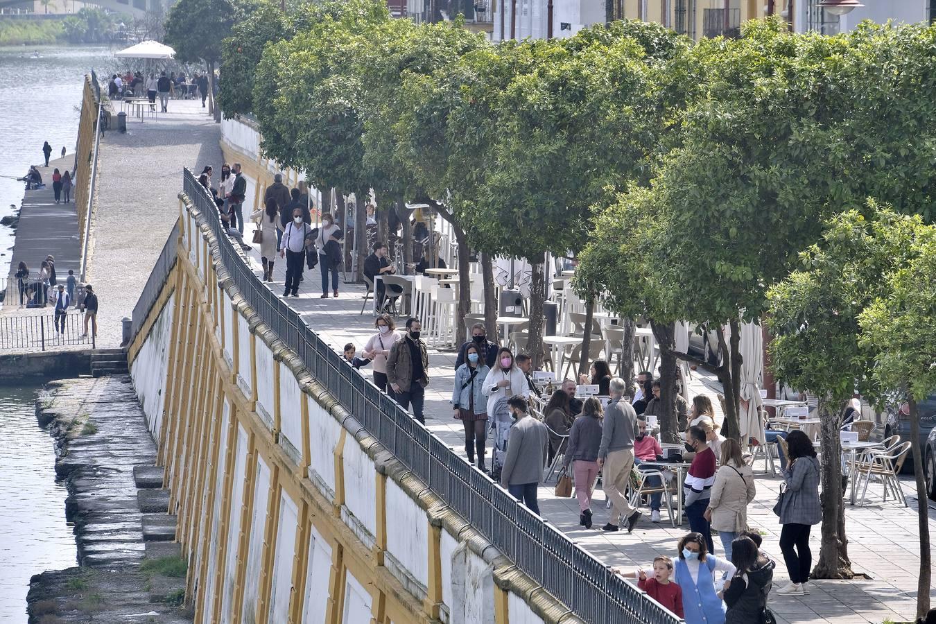 En imágenes, ambiente de domingo en las calles de Sevilla